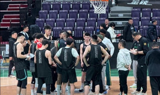 江南体育-首秀15分！辽篮新外援合格，赵继伟有两帮手，杨鸣回归有1个障碍